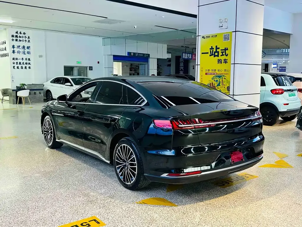BYD Han — фото 10