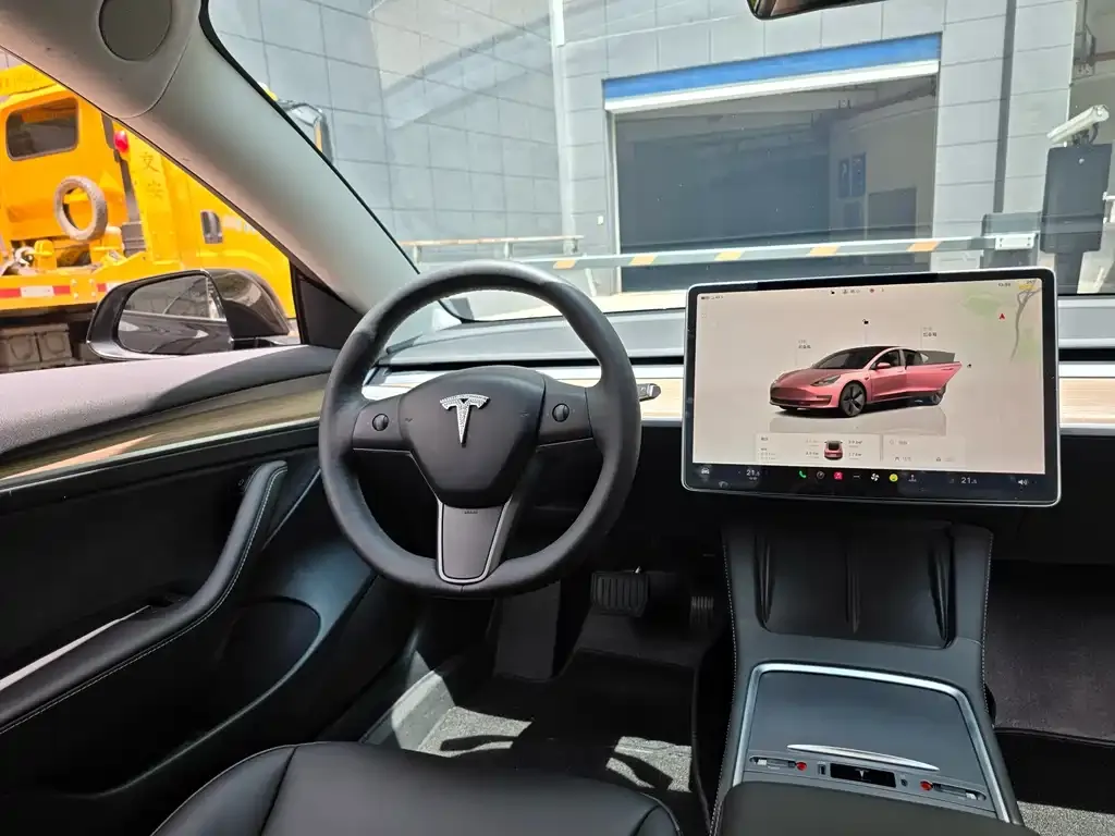 Tesla Model 3 — фото 6