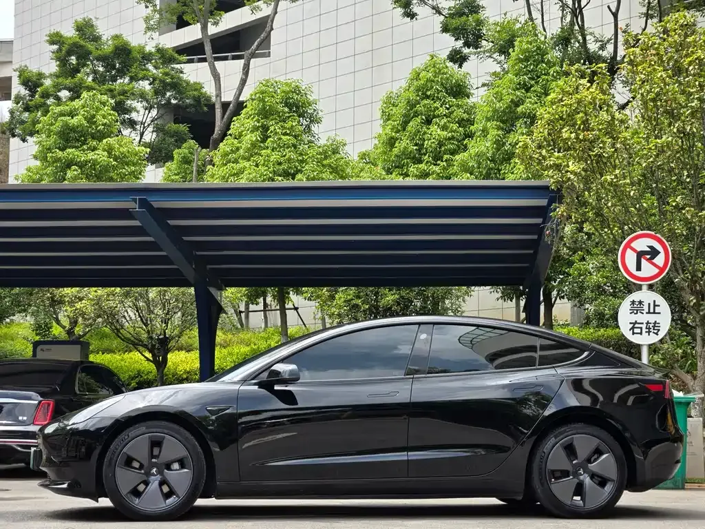 Tesla Model 3 — фото 10