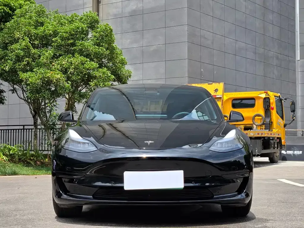 Tesla Model 3 — фото 9