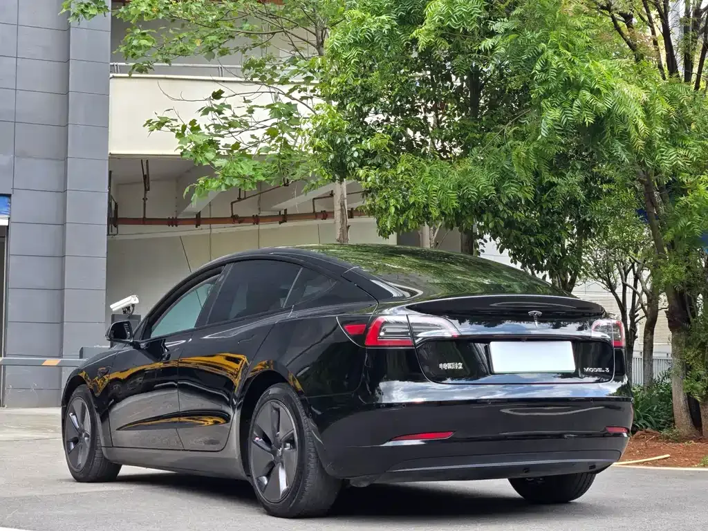 Tesla Model 3 — фото 7