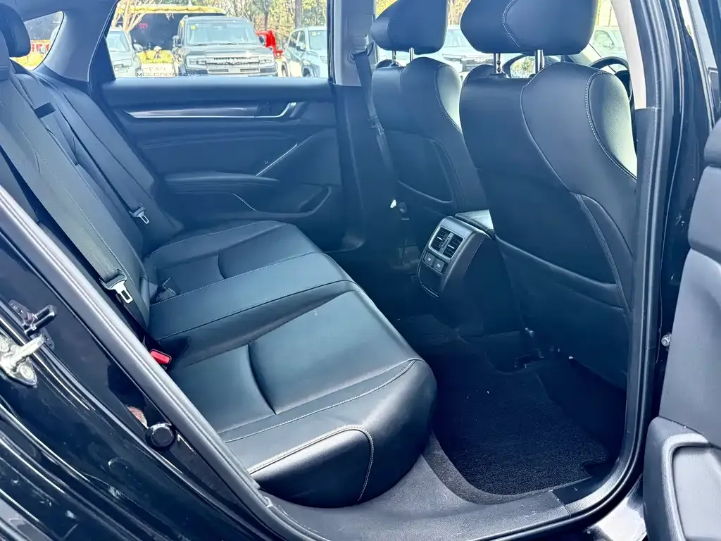 Honda Accord — фото 6