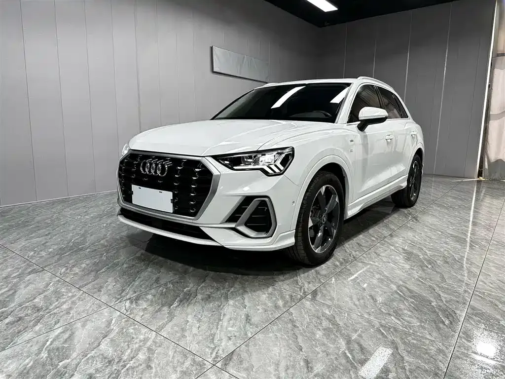Audi Q3 — фото 1