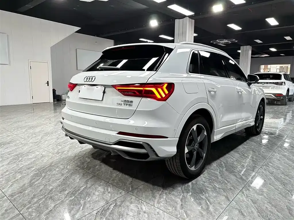 Audi Q3 — фото 10