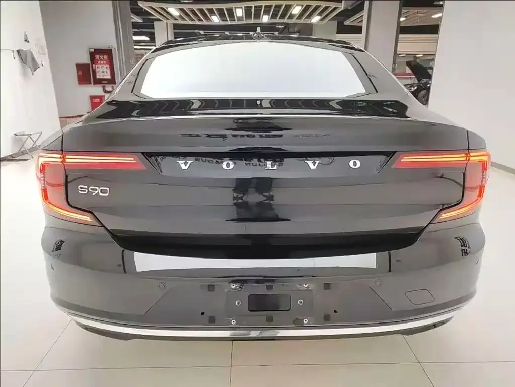 Volvo S90 — фото 9
