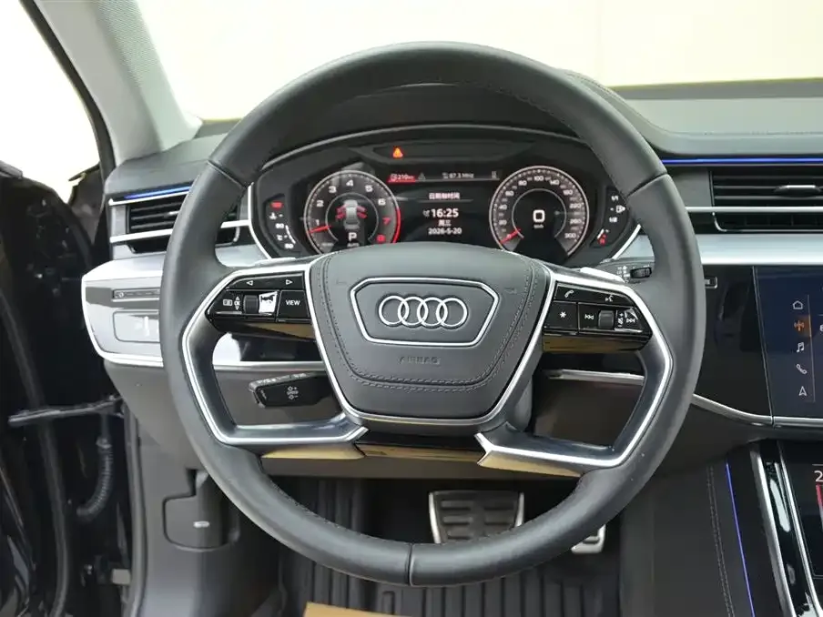 Audi A8 — фото 5