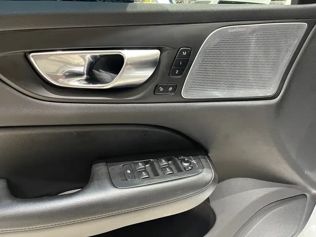 Volvo S60 — фото 10