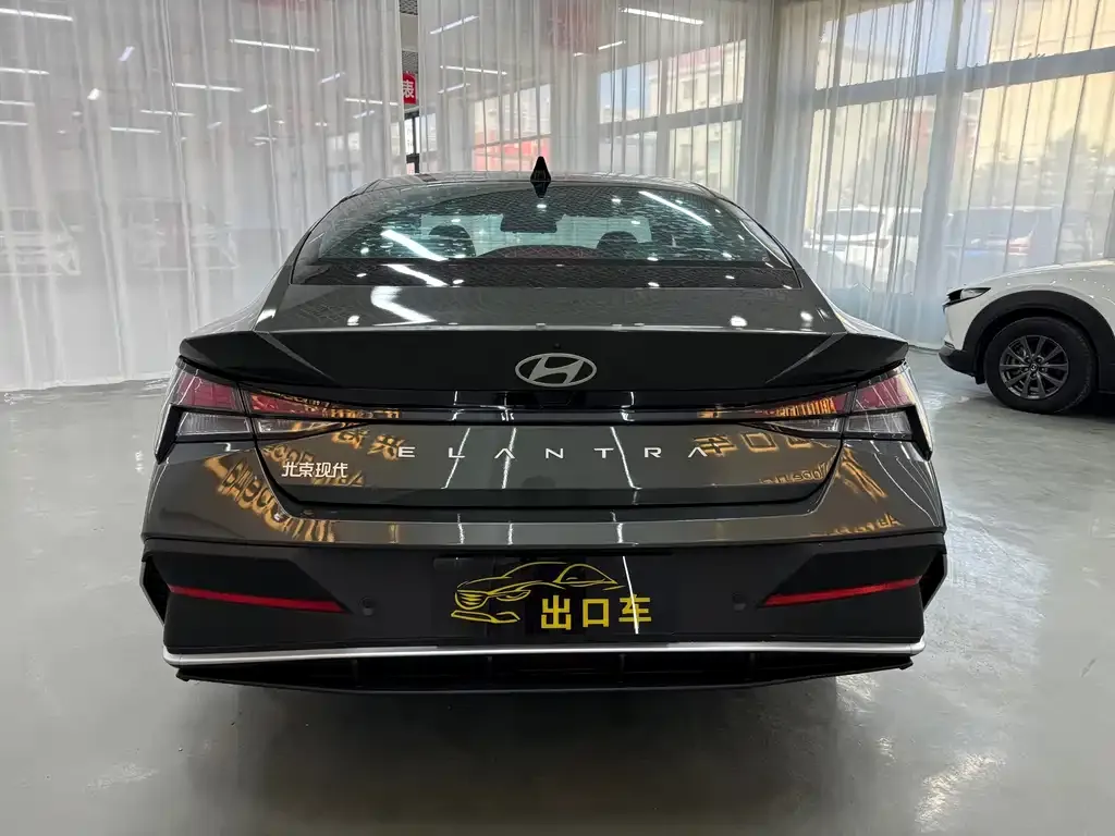 Hyundai Elantra — фото 2