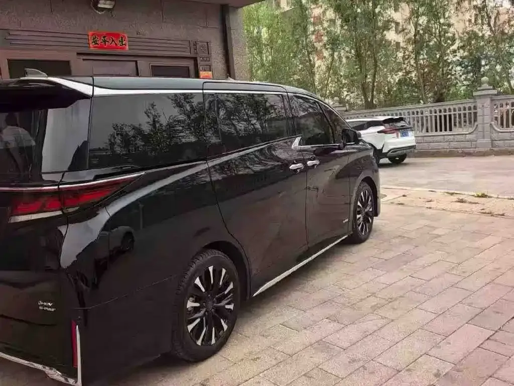 Toyota Vellfire — фото 4