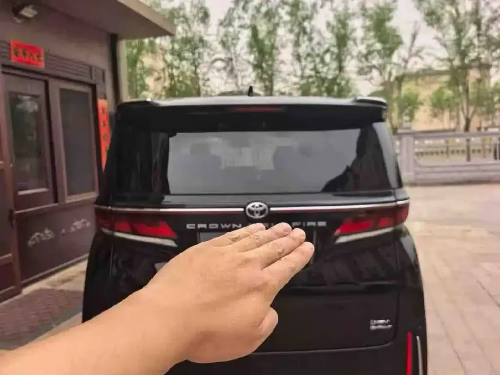 Toyota Vellfire — фото 5