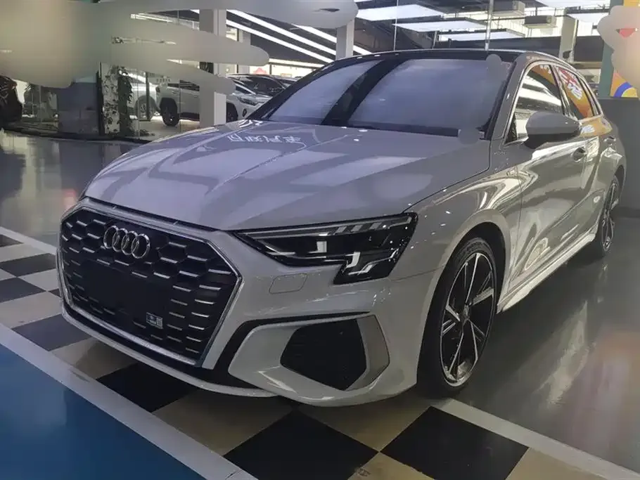 Audi A3 — фото 1