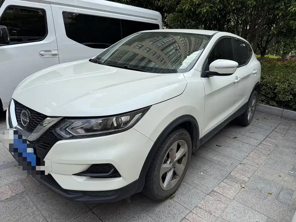 Nissan Qashqai — фото 1