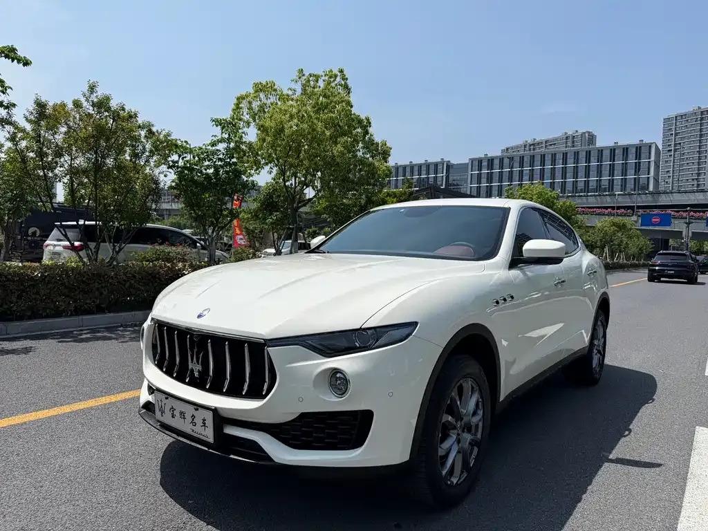 Maserati Levante — фото 1
