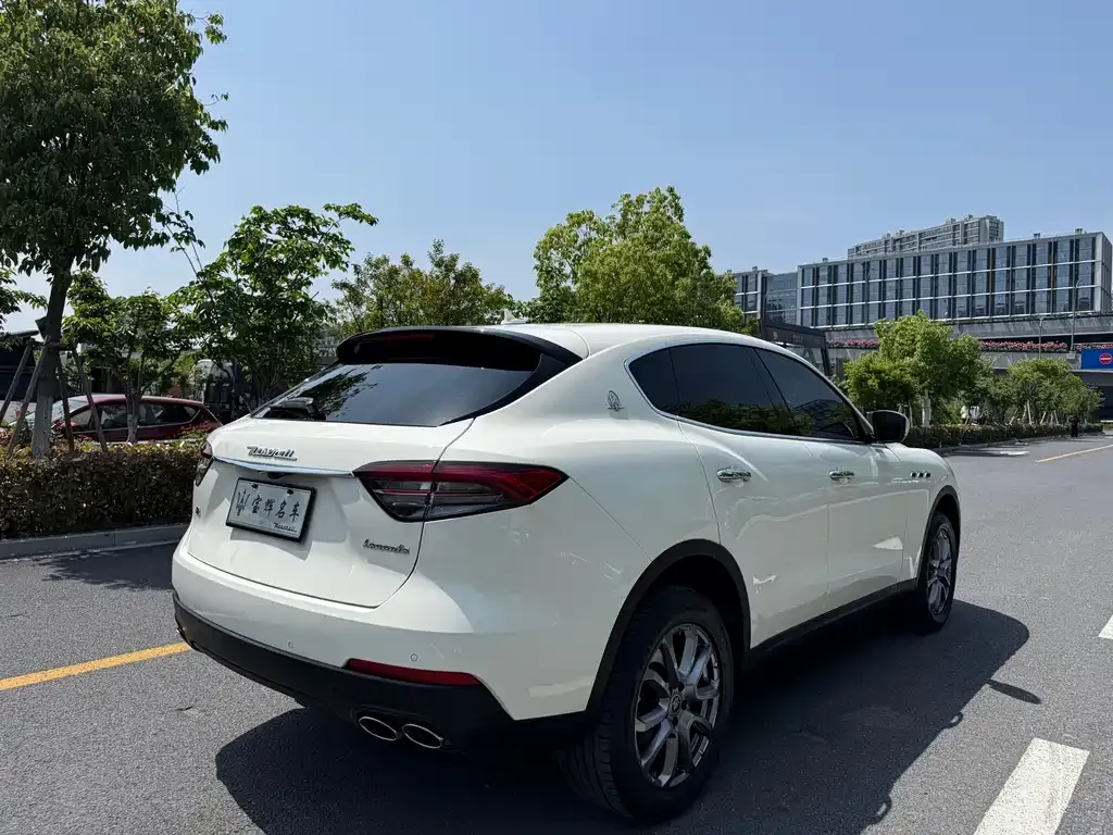 Maserati Levante — фото 4