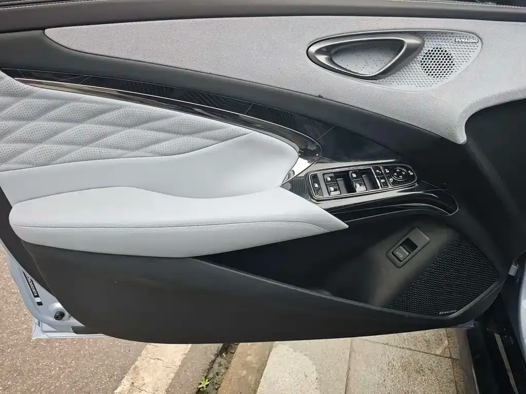 BYD Seal — фото 6
