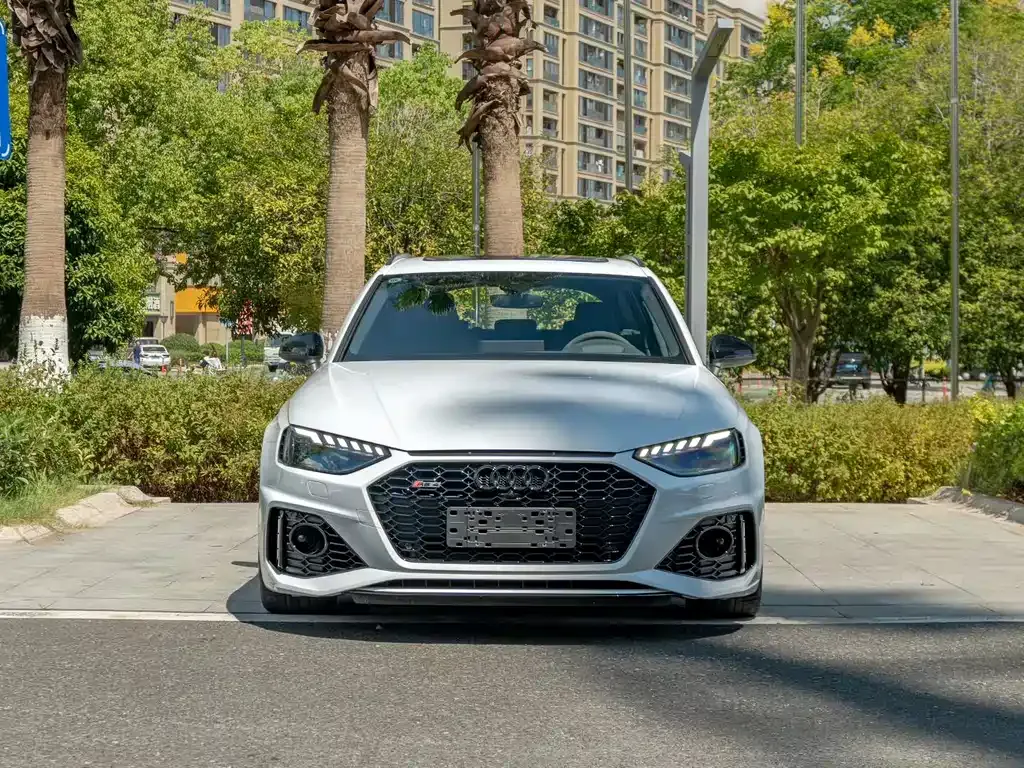 Audi RS 4 2024 из CN, фото 7