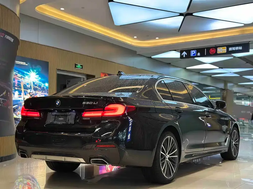 BMW 5 Series — фото 10