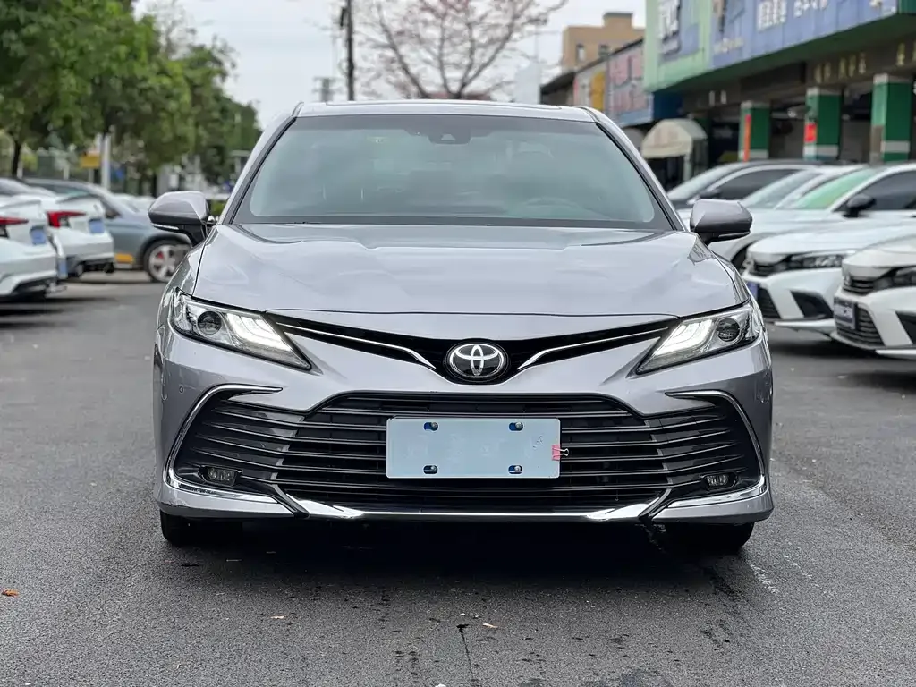Toyota Camry — фото 6