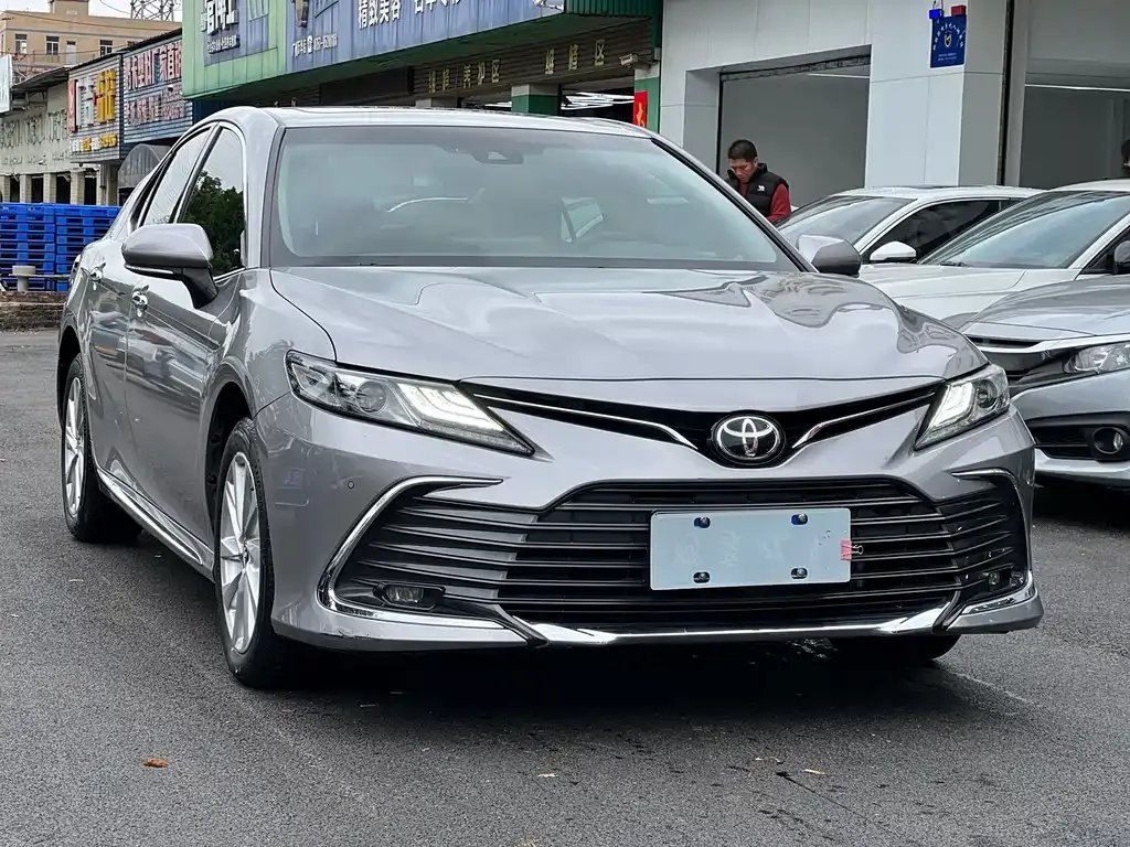 Toyota Camry — фото 9