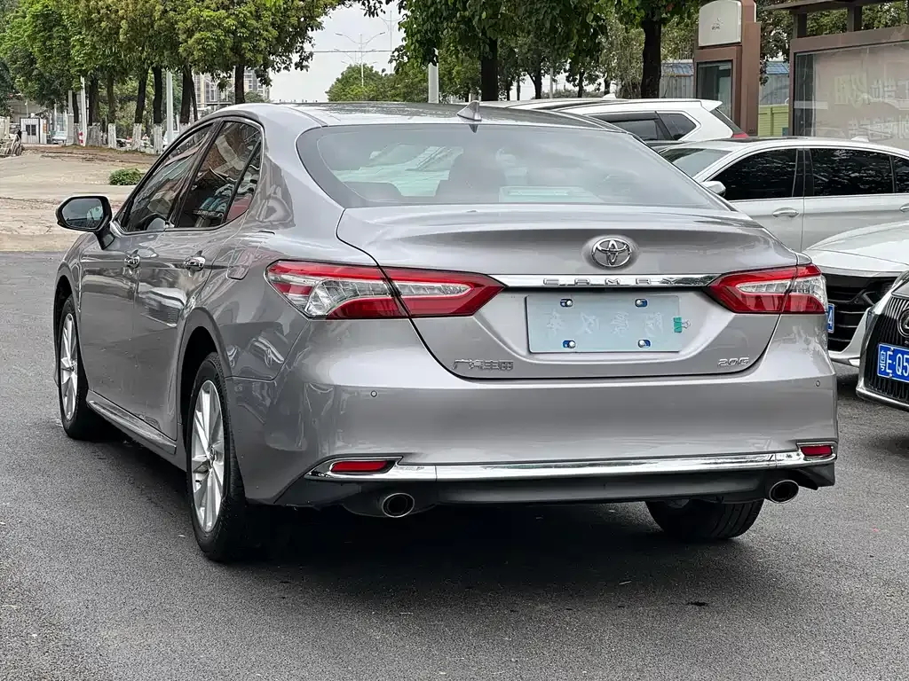 Toyota Camry — фото 8