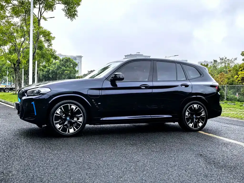 BMW iX3 — фото 6