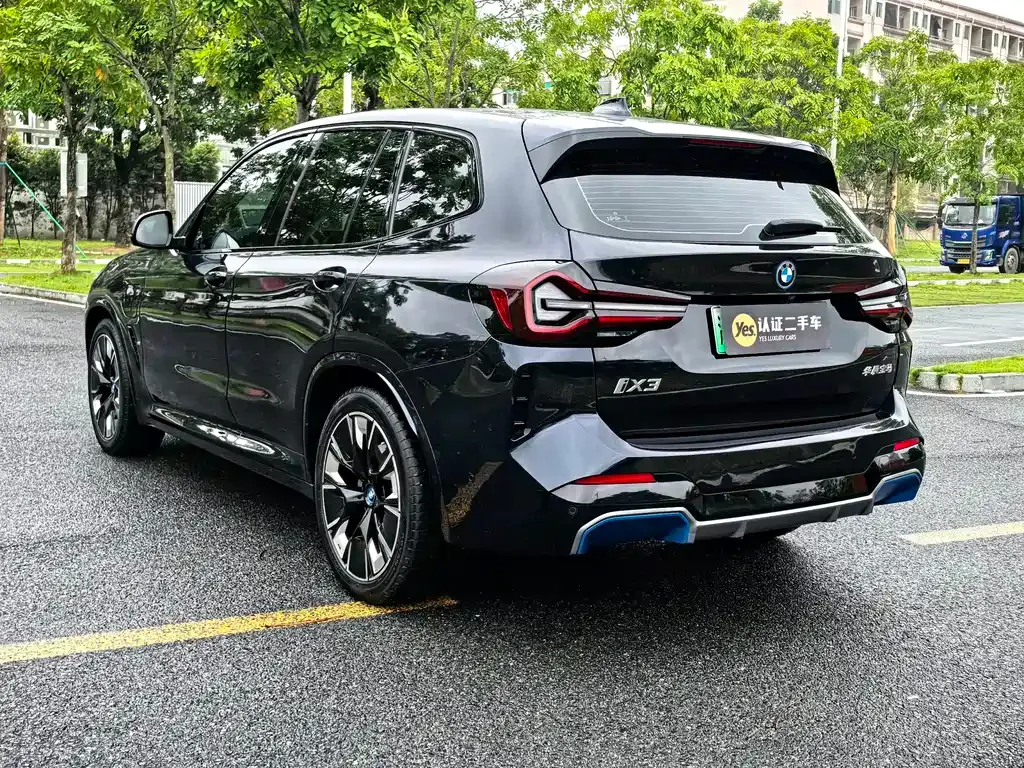 BMW iX3 — фото 10