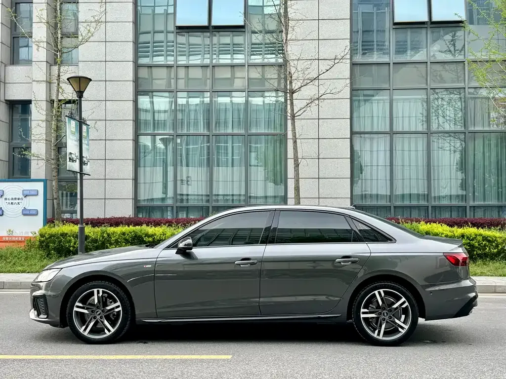 Audi A4L — фото 9