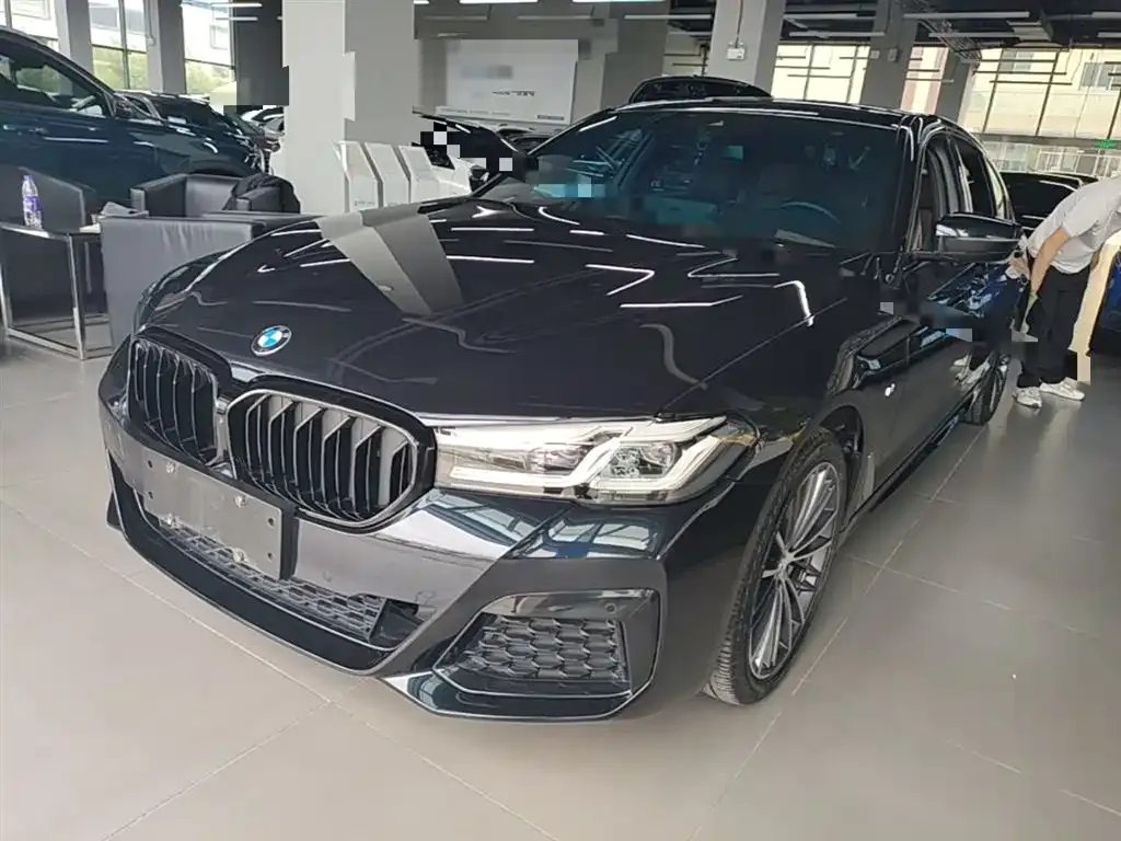 BMW 5 Series — фото 1