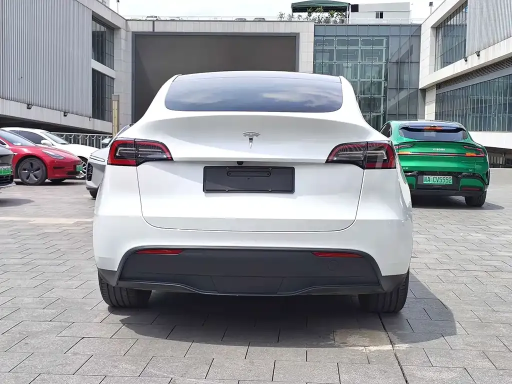 Tesla Model Y — фото 7