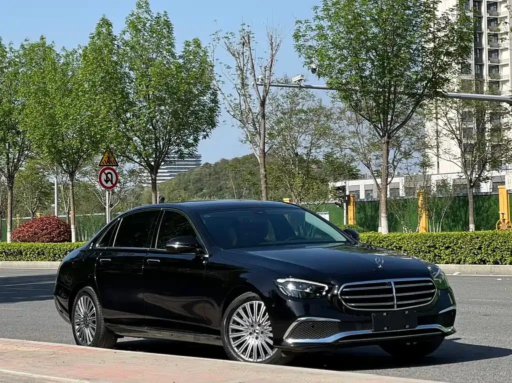 Mercedes-Benz E-Class — фото 6