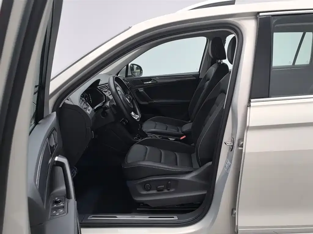 Volkswagen Tiguan L — фото 2