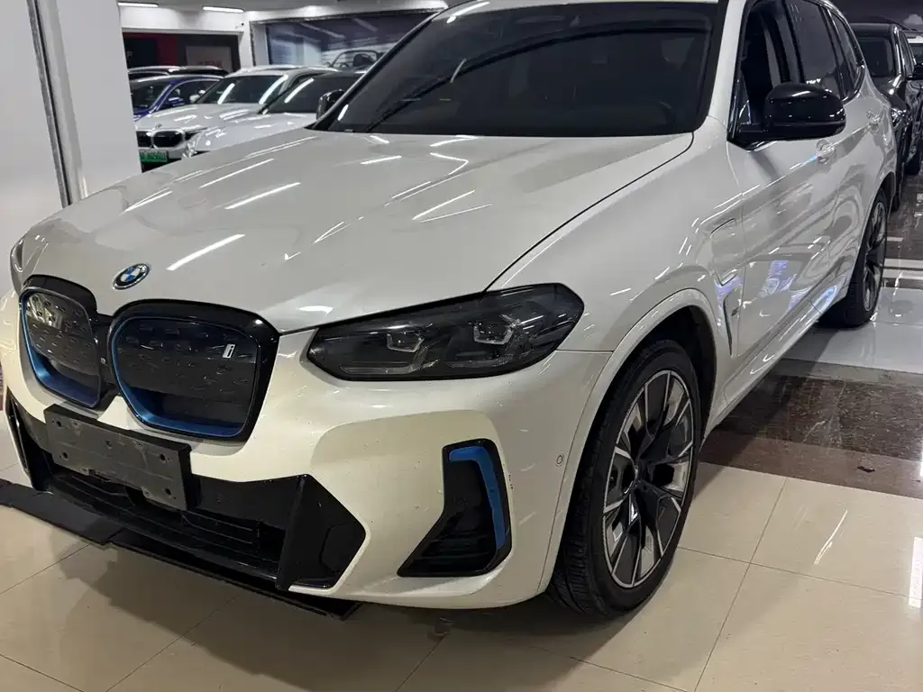 BMW iX3 — фото 1