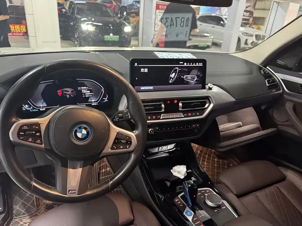 BMW iX3 — фото 10