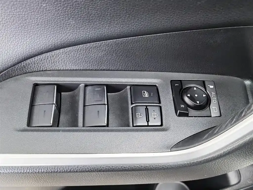 Toyota Wildlander — фото 10