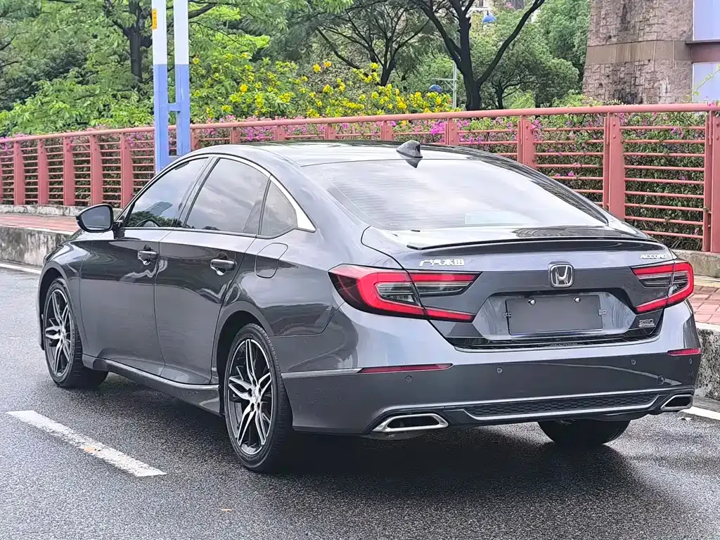 Honda Accord — фото 8