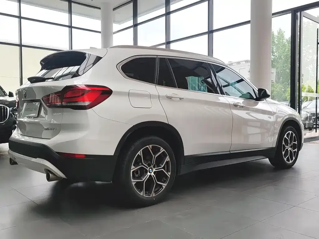 BMW X1 — фото 9