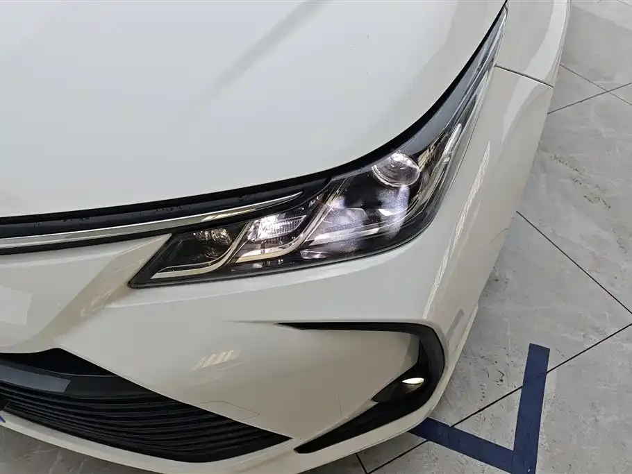 Toyota Corolla — фото 8