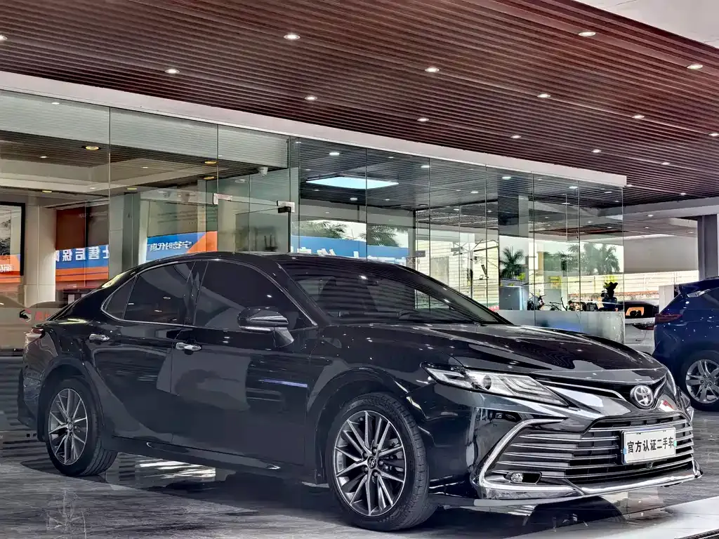 Toyota Camry — фото 5