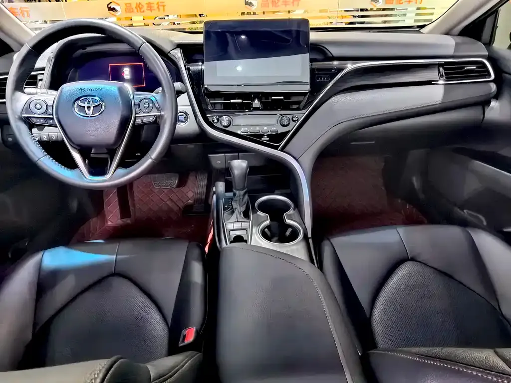 Toyota Camry — фото 9