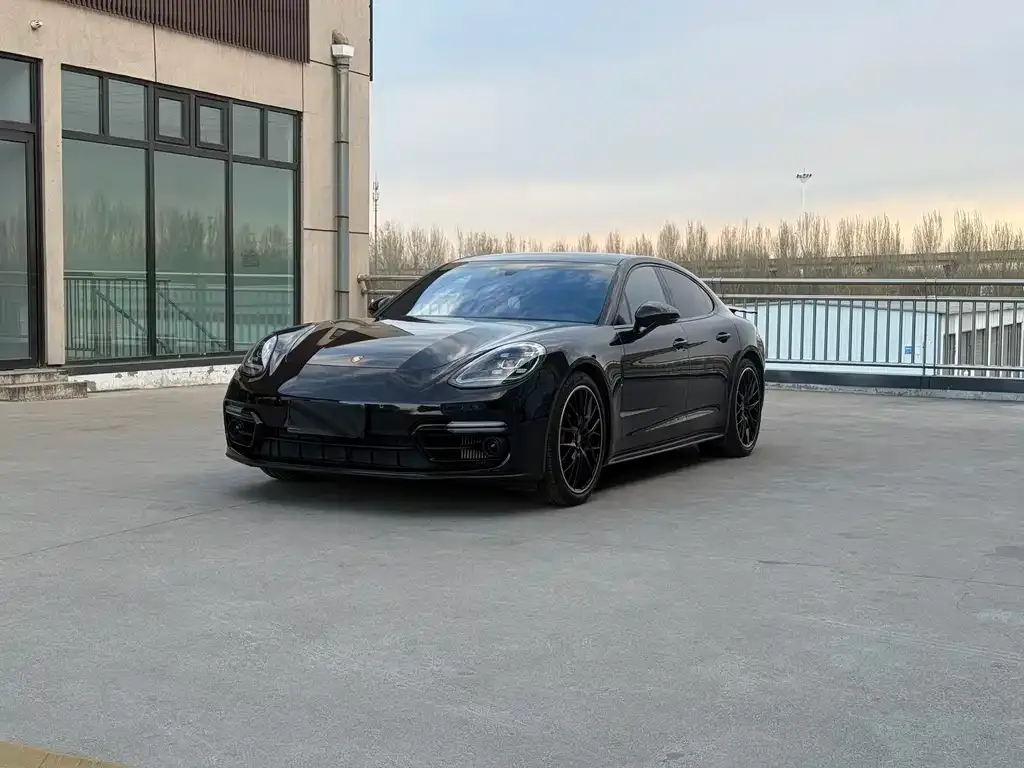 Porsche Panamera — фото 1
