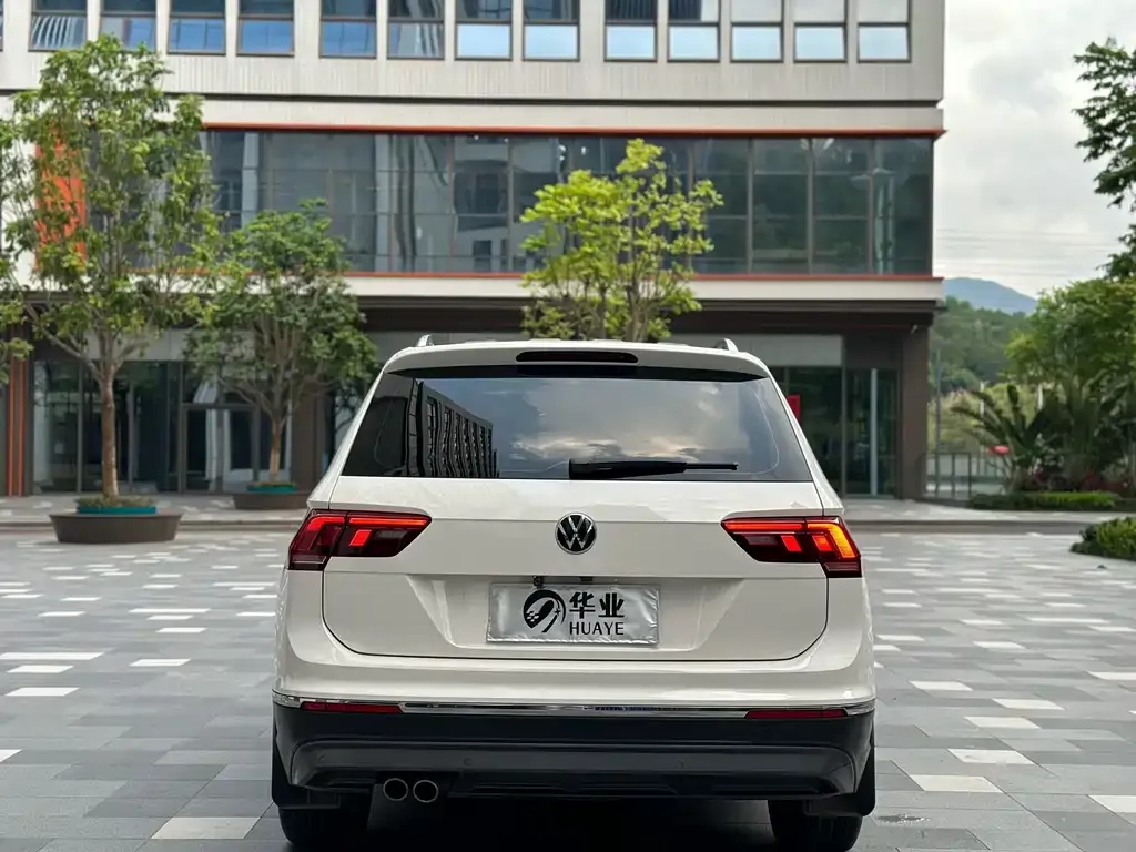 Volkswagen Tiguan L — фото 6