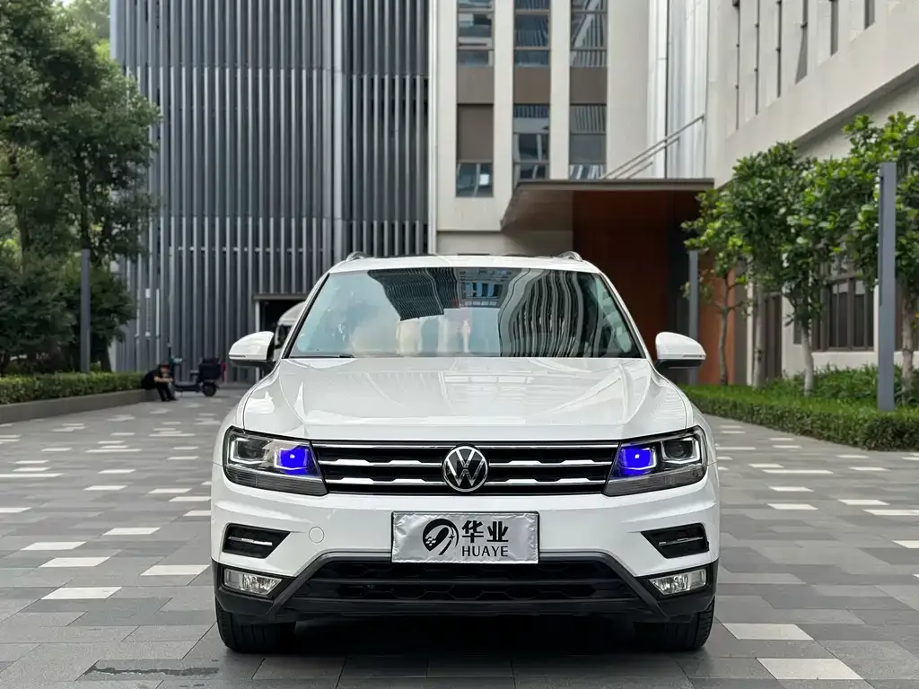 Volkswagen Tiguan L — фото 2