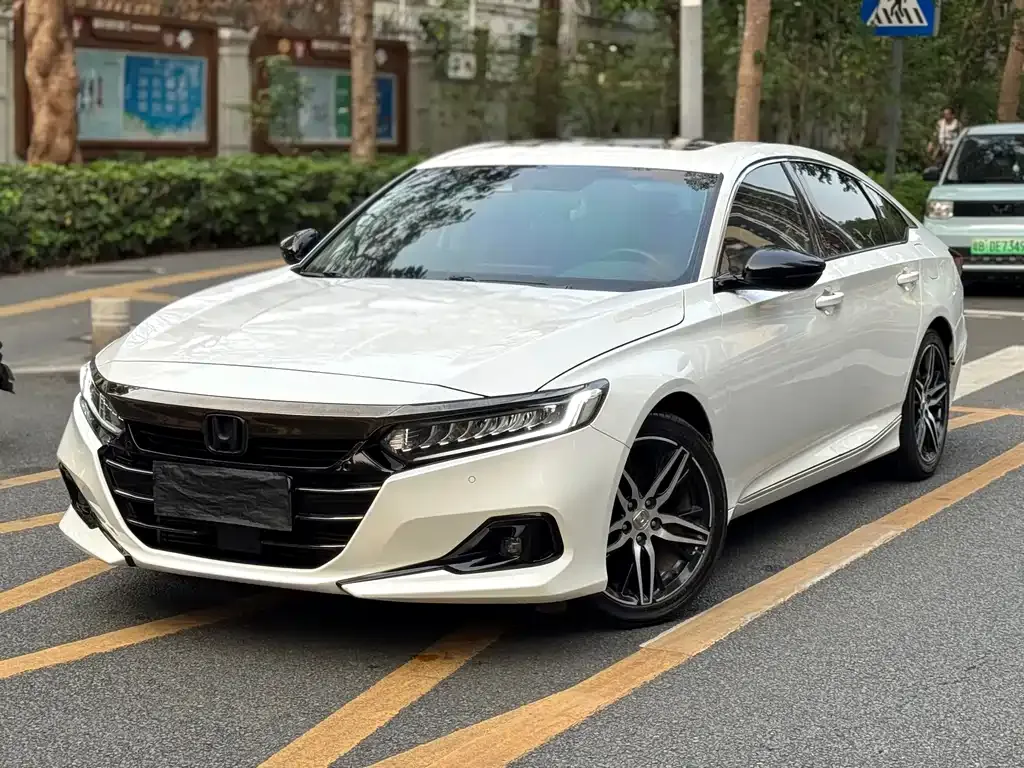 Honda Accord — фото 1