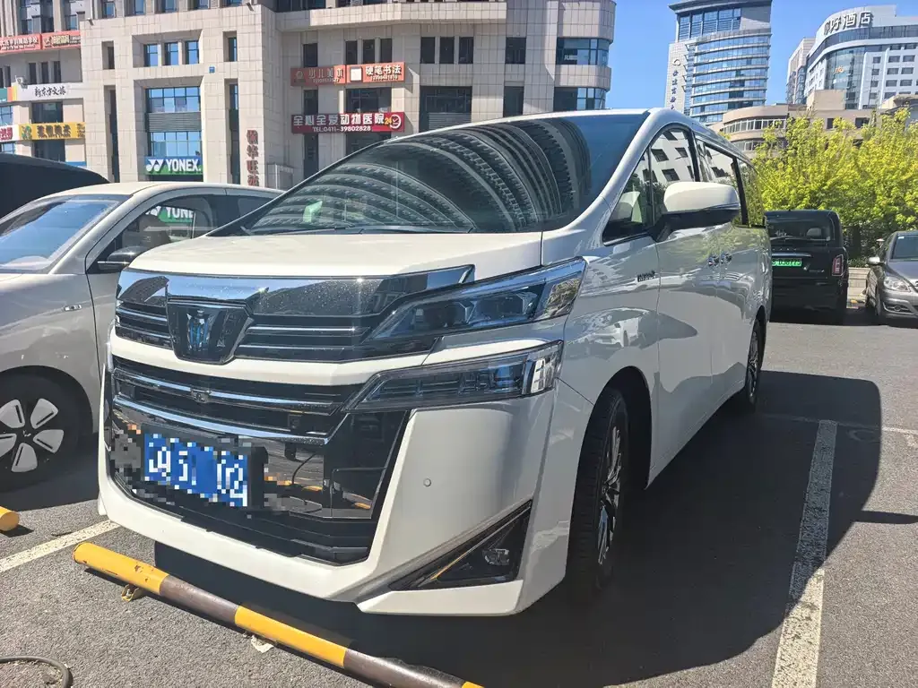 Toyota Vellfire — фото 1