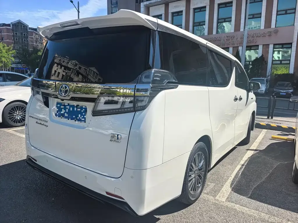 Toyota Vellfire — фото 8