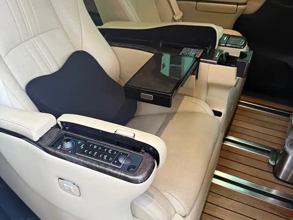 Toyota Vellfire — фото 5