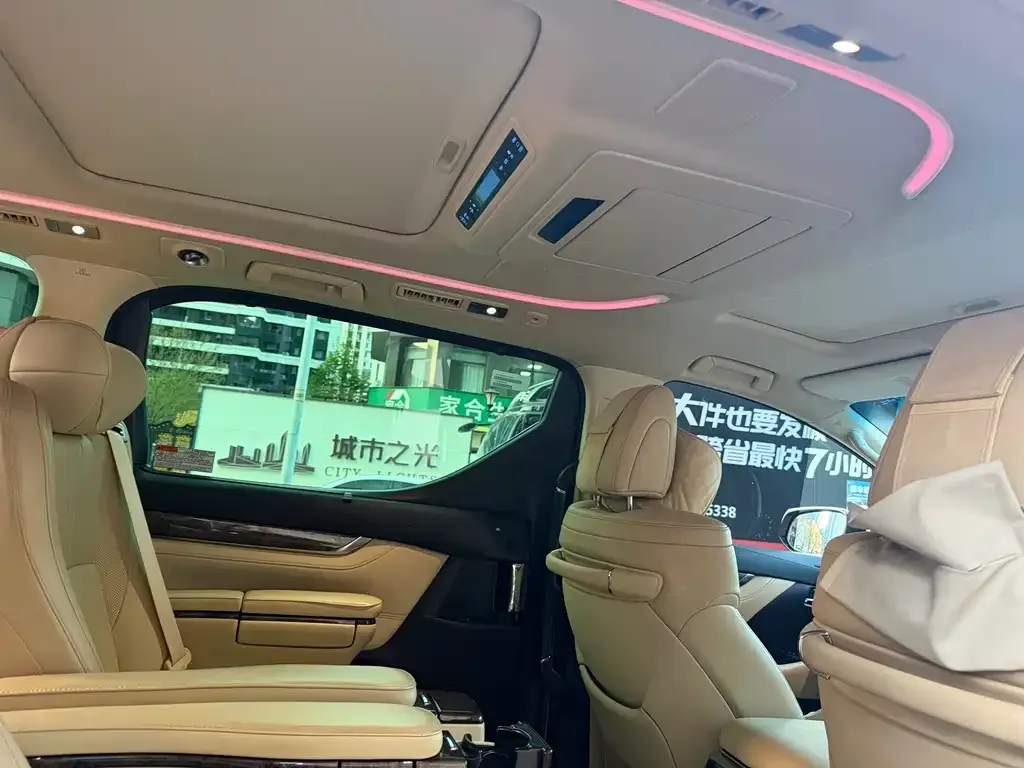 Toyota Vellfire — фото 4