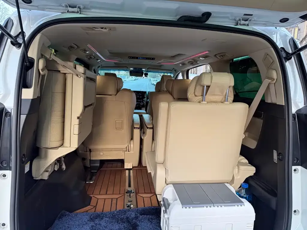 Toyota Vellfire — фото 2