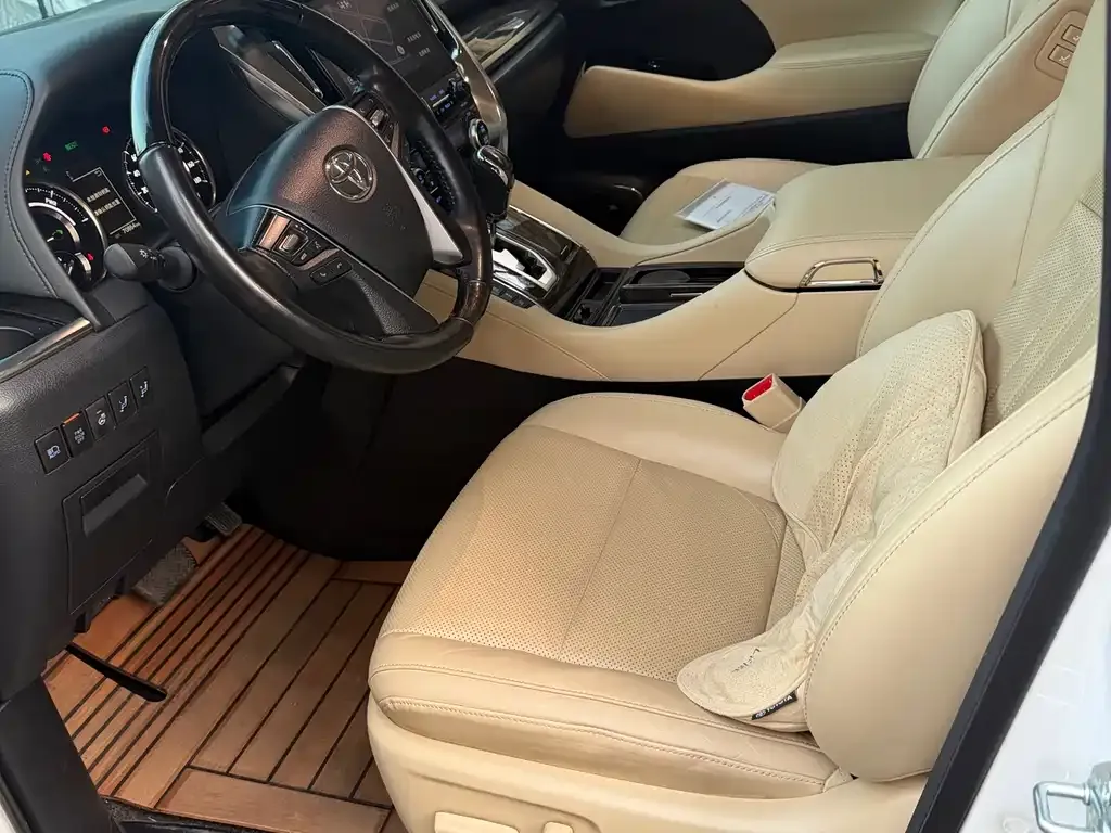 Toyota Vellfire — фото 6