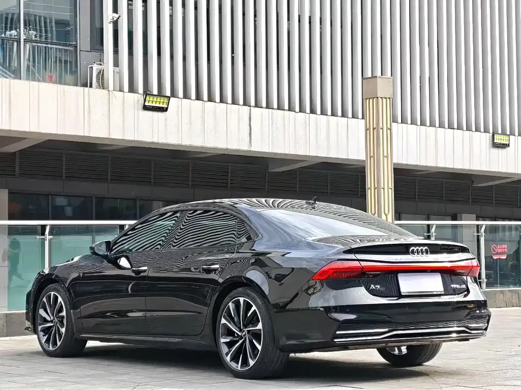 Audi A7L — фото 6